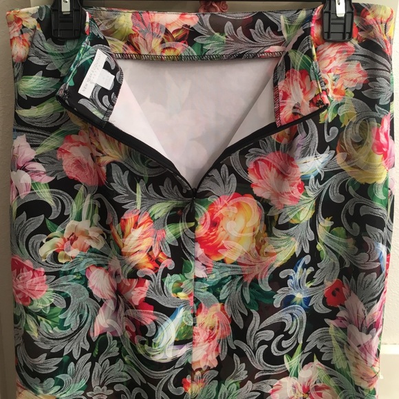 New York and company floral pencil skirt. - Picture 3 of 4